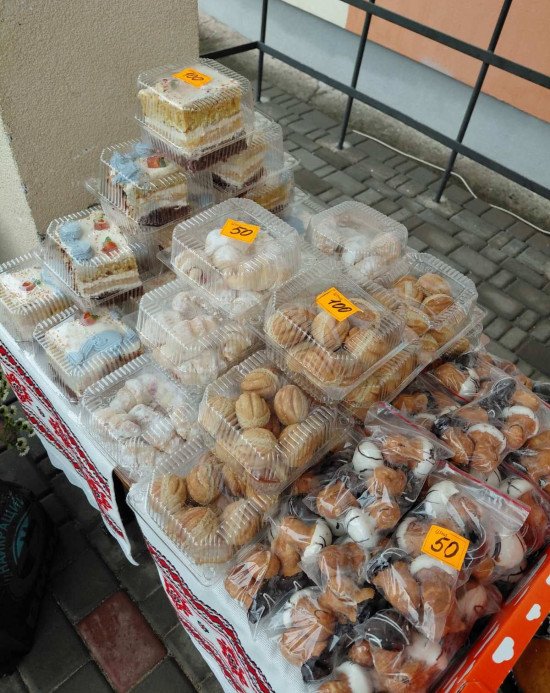 За дві години розкупили майже все.