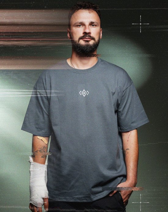 Футболки з колекції. Фото з сайту бренду. 