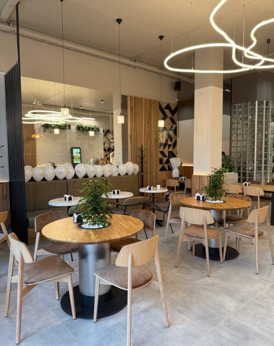 Команда закладу вже приймає перших відвідувачів.