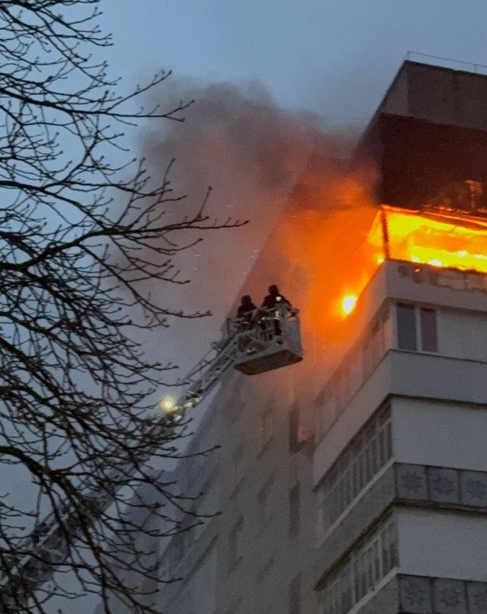Ліквідація пожежі у багатоповерхівці в Луцьку. Фото ГУ ДСНС у Волинській області.