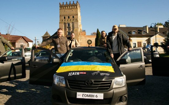Хор Львівського органного залу «Гомін» разом з платформою Teatr.org.ua, фондом «Добромобіль» та ГО «Об’єднання Активіст»