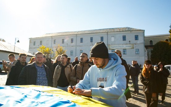 Хор Львівського органного залу «Гомін» разом з платформою Teatr.org.ua, фондом «Добромобіль» та ГО «Об’єднання Активіст»