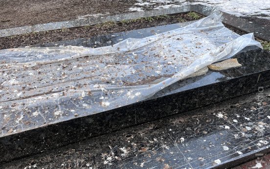 Накриті пам’ятники.