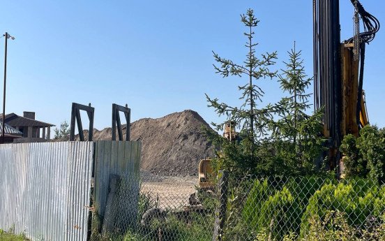 Територія будівництво на початку вересня цього року. Фото: misto.media. 