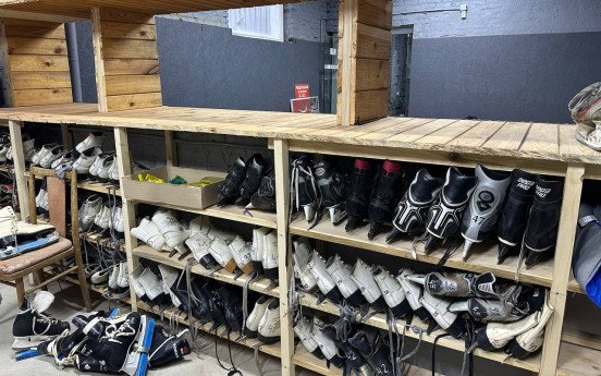 Ковзани у приміщенні «Снігової королеви»