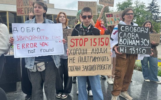 До акції протесту долучилось чимало молоді. Фото: Юлія Бродська. 