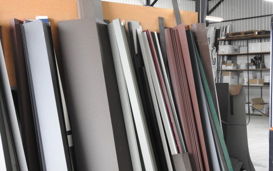 Підприємство «ЕкоБуд» у Володимирі, яке виробляє дахи, паркани, а також комплектуючі. Фото Волинського обласного центру зайнятості