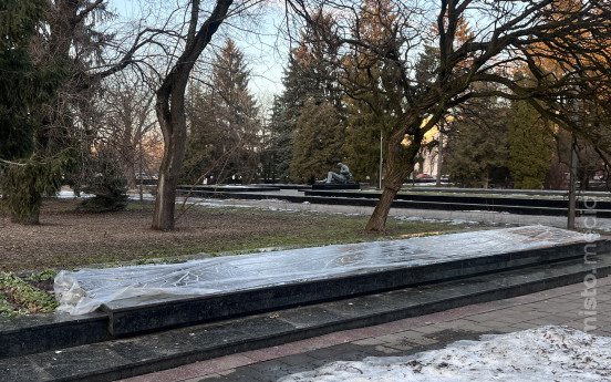 Накриті пам’ятники.