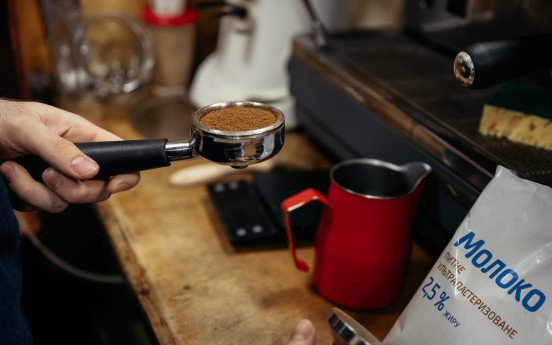 Навіть у крихітному кава-вагончику завжди знайдеться місце мистецтву: готуєш капучино, думаєш про прекрасне.