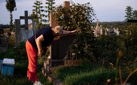 Провідати старі могили: чешка Олена Бубела, історикиня Світлана Шульга.