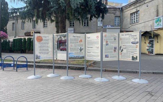 На місці дзеркала облаштують фотостенд «Герої Небесної Сотні». Фото: Анна Кравчук.
