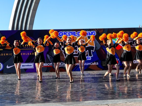 виступ чирлідерок