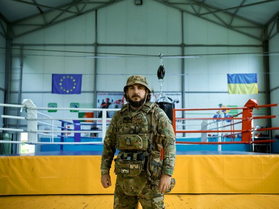 Артур Столярук Чоловік Військовий Спортсмен Художник