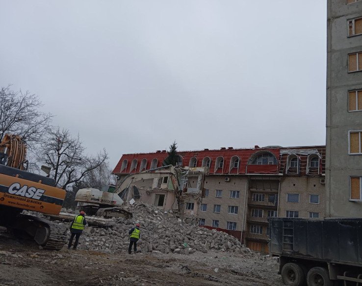 Завершити роботи мають до кінця грудня. Фото: Любов Чапко.