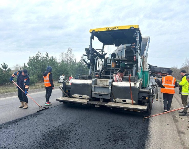 Ремонт доріг. Фото Служби відновлення та розвитку інфраструктури області