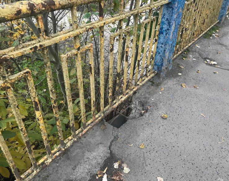 Міст потребує ремонту. Фото: Юлія Малєєва.