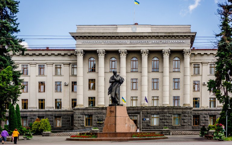 Головний корпус ВНУ ім. Лесі Українки.