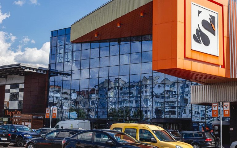фасад торгового центру