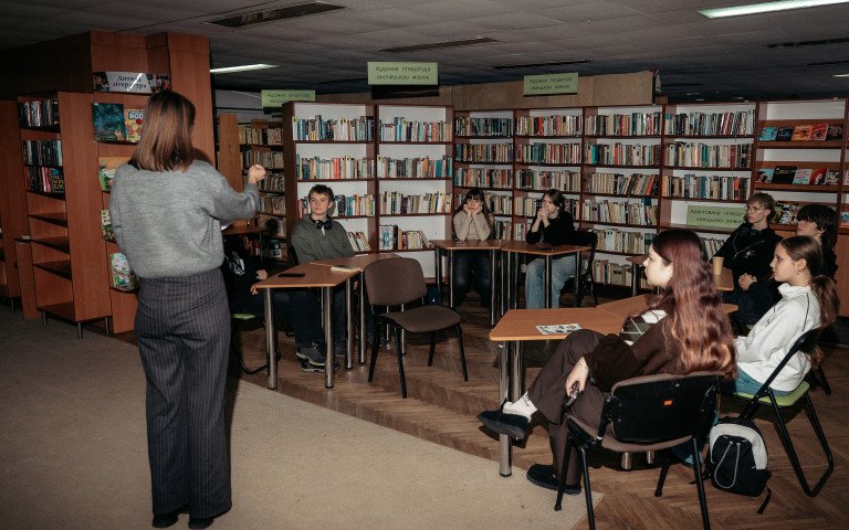 Дебати у бібліотеці