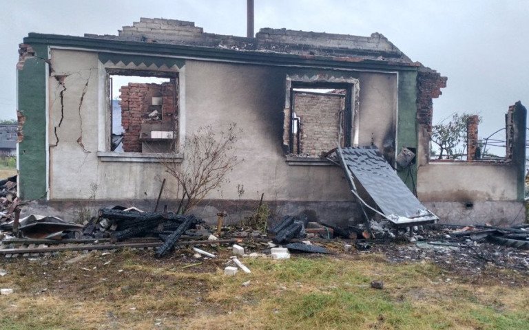 згорів будинок