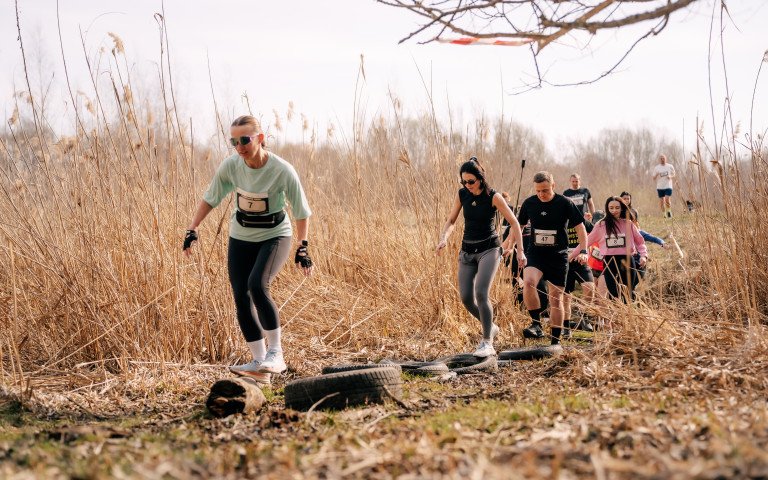 забіг люди спорт