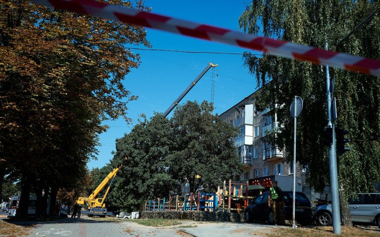 Ліквідація наслідків масованого ворожого обстрілу, який росіяни завдали 26 серпня у Луцьку