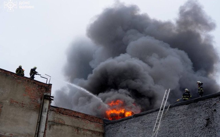 рятувальники пожежа влучення