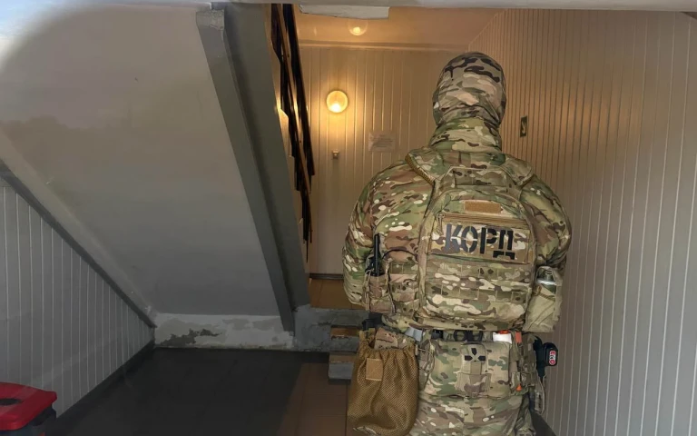 обшук підприємство працівники