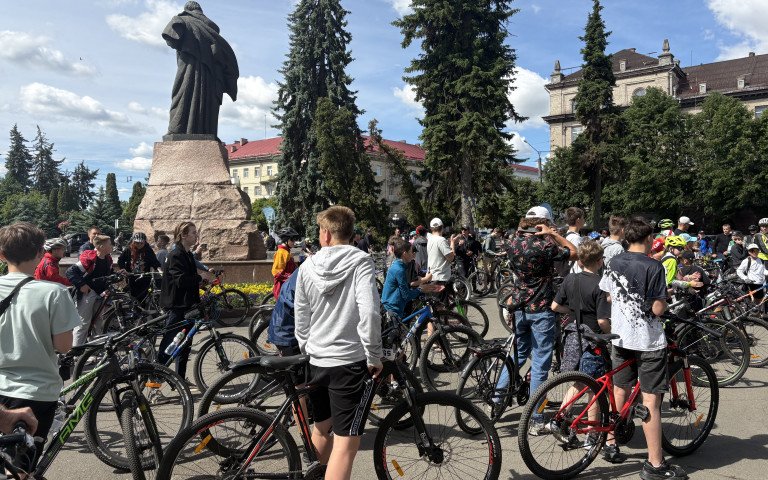 Люди на велосипедах
