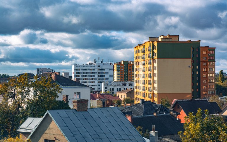 Великі та малі будинки