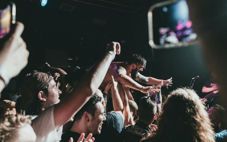 У Луцьку організували фестиваль «Любart concert» люди на концерті