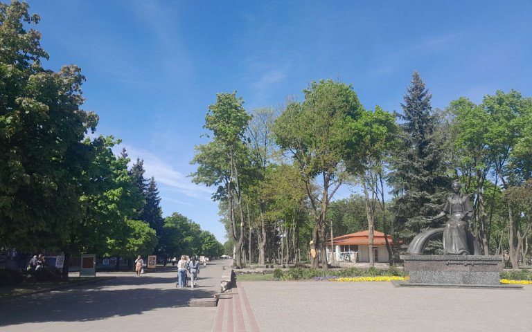 парк пам'ятник Леся Українка