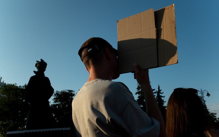 Луцькі протестувальники вийшли на повторний мітинг через зміни в уряді Луцькі протестувальники вийшли на повторний мітинг через зміни в уряді