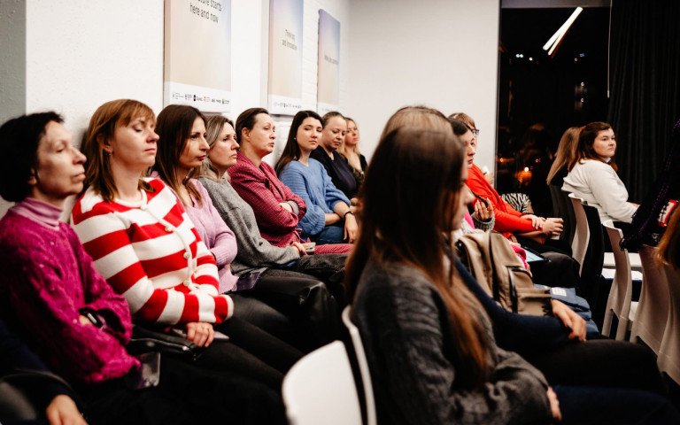 жінки учасниці подія