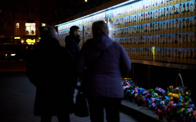 В Україні випустили гайд із сучасного вшанування пам’яті полеглих героїв
