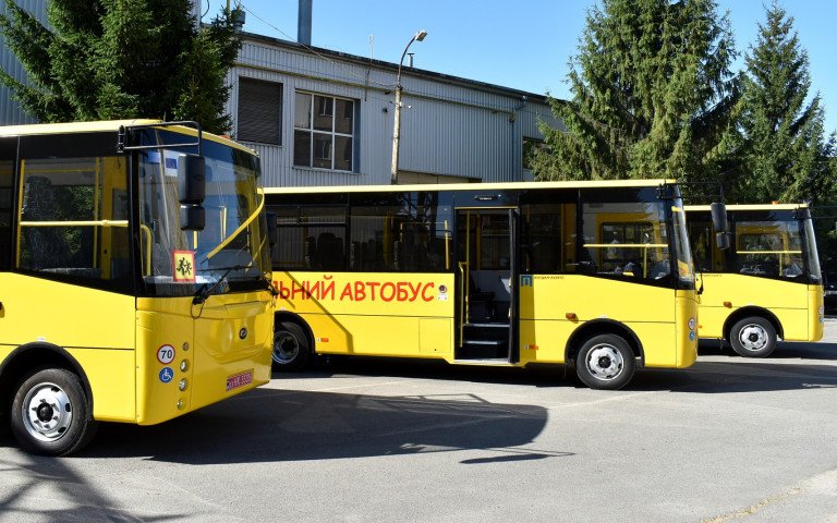 шкільні автобуси