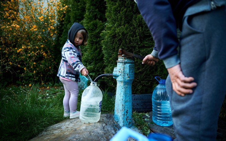 На запах троянди йдемо вулицею Караїмською На запах троянди йдемо вулицею Караїмською