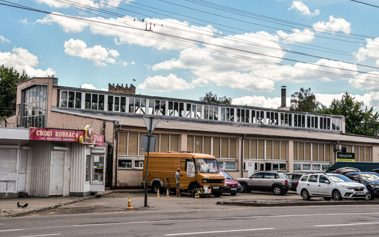 Біля Центрального ринку парковка стане комунальною