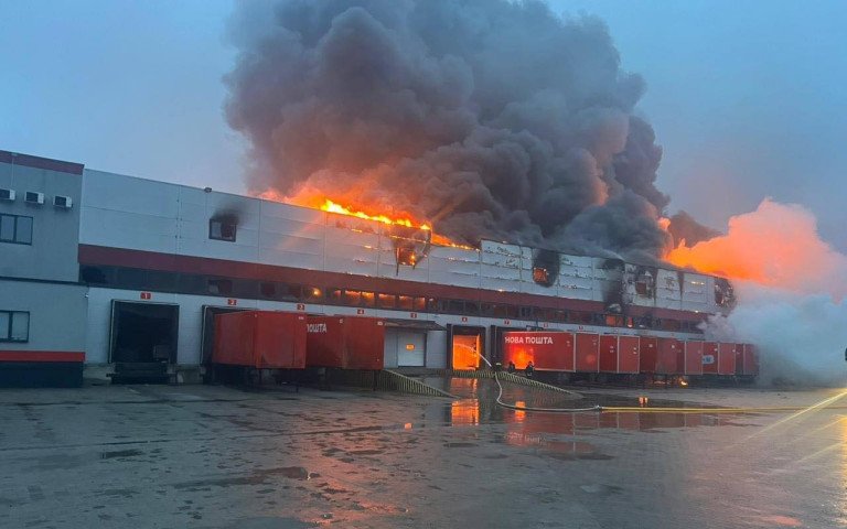 горить склад нової пошти