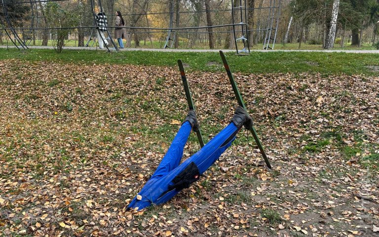 інсталяція лижник парк