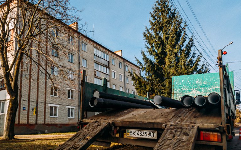 труби на машині