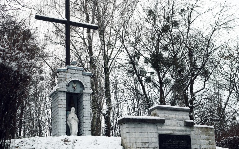 Пам’ятник «Розстріляним дівчатам» Шталюппен Потебні Луцьк Сніг Остарбайтер