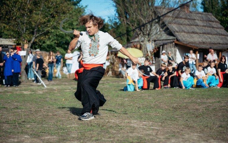 Танцювали, били цеглу голими руками та змагалися на рингу. Чим запамʼятається фестиваль «Герць. Територія духу незламних»