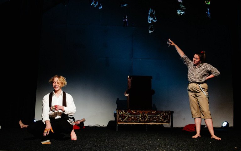 актори на сцені