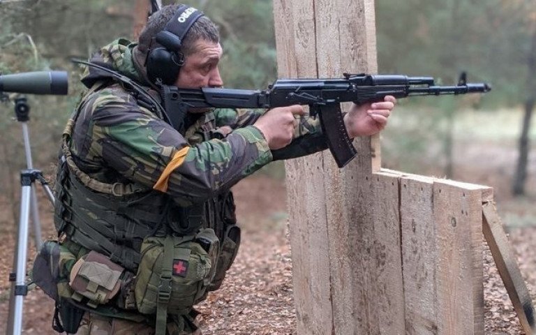 військовослужбовець