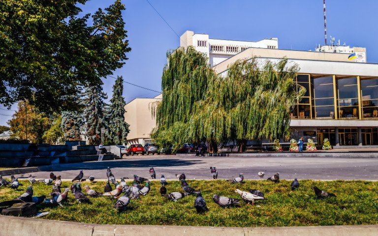 Театральний майдан у Луцьку