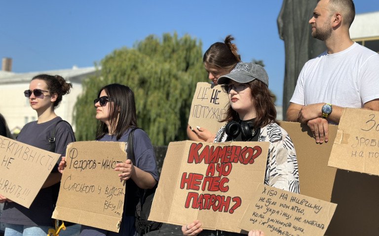 Лучани вийшли на протест проти відставки Михайла Федорова. Оновлено Лучани вийшли на протест проти відставки Михайла Федорова. Оновлено