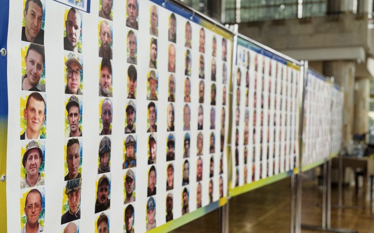 портрети безвісти зниклих і полонених військових