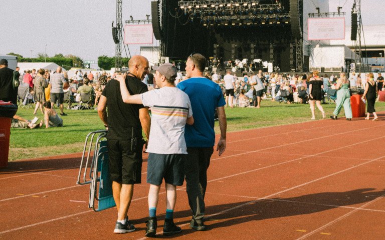 люди на фестивалі