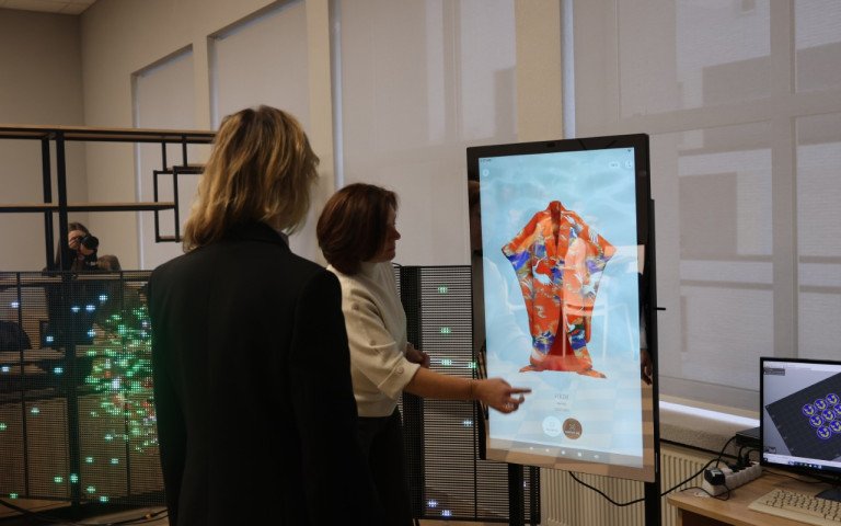 люди хаб смарт-дзеркало